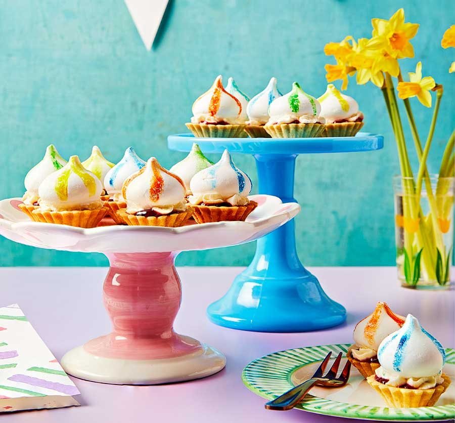 Mini eton mess cheesecake tarts