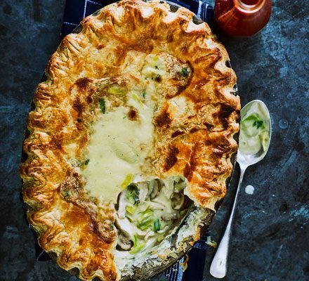 Hen, leek & mushroom pie