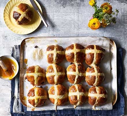 Vegan sizzling cross buns